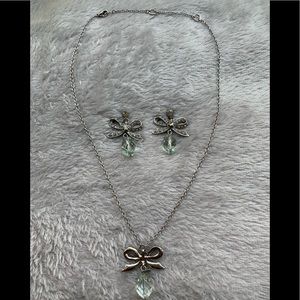 Beautiful bow earrings and necklace